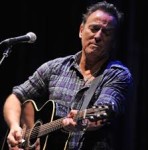 Bruce-Springsteen-per-la-prima-volta-regista-con-Hunter-of-Invisibile-Game”