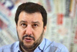 Salvini-avverte-Renzi-una-nuova-tassa-e-con-i-bastoni-tutti-a-Roma