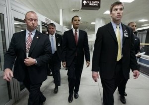 Sicurezza-Usa-colabrodo-nuova-inquietante-scoperta-uomo-armato-nell-ascensore-con-Obama