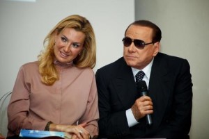 Berlusconi-promette-ai-pensionati-implantologie-e-operazioni-alla-cataratta-gratis