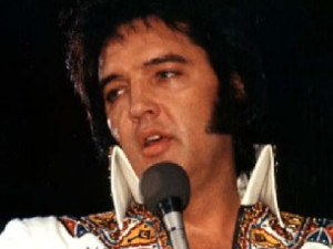 Elvis-Presley-all-asta-il-suo-primo-disco-e-la-patente-di-guida