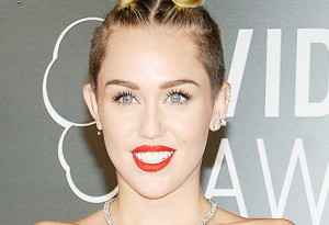 Miley-Cyrus-nuovo-scandalo-foto-osè-per-V-Magazine