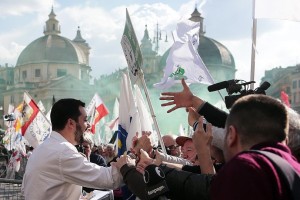 Matteo-Salvini-conquista-Roma-con-lo-slogan-Renzi-a-casa