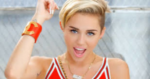 Miley-Cyrus-ceretta-social-foto-inviata-a-Brad-Pitt