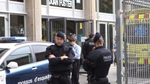 Barcellona-choc-studente-uccide-con-una-balestra-un-professore