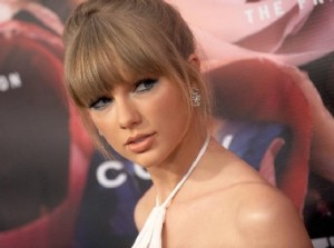 Taylor-Swift-scatenata-al-concerto-del-compagno-Calvin-Harris
