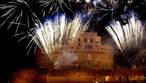 Roma-Fuochi-d-artificio-per-San-Pietro-e-Paolo-a-Castel-Sant-Angelo