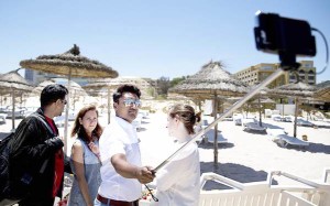 Tunisia-choc-selfie-politico-inglese-sulla-spiaggia-della-strage-a-Sousse
