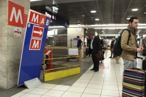 Roma-metro-B-Termini-treno-fermo-passeggeri-tentano-di-aggredire-macchinista