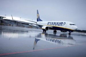 Ryanair-hostess-ustiona-i-genitali-con-tè-bollente-a-un-passeggero-arriva-il-risarcimento