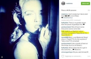 Madonna in confusione pubblica foto sexy di Paola Barale al posto di una sua