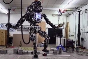 Atlas-il-robot-della-Boston-Dynamics-che-ha-le-sembianze-umane-ma-che-fa-paura