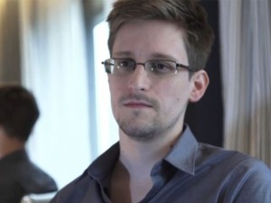 San-Bernardino-Snowden-l-Fbi-può-sbloccare-l-iPhone-quando-vuole