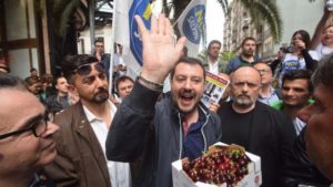 Bari, Matteo Salvini  su immigrati: "Paghiamo colazione, pranzo e cena, e in cambio preparano attentati”
