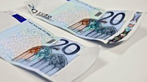 Bari e provincia attenzione in circolazione 20 euro false, alcuni consigli per riconoscerle