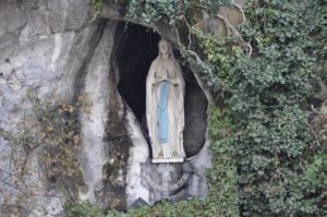 Miracolo-a-Lourdes-bambina-ligure-di-6-anni-sorda-dalla-nascita-riacquista-udito