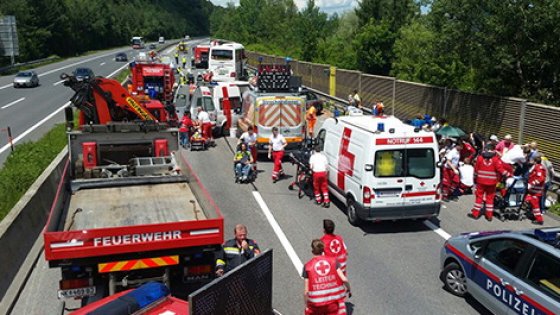 Austria, spaventoso incidente tra un bus  proveniente dal Friuli e un tir, feriti 36 passeggeri, quattro sono gravi