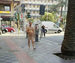 Bari, uomo passeggia in costume adamitico nei pressi del centro, le gente shoccata chiama la polizia