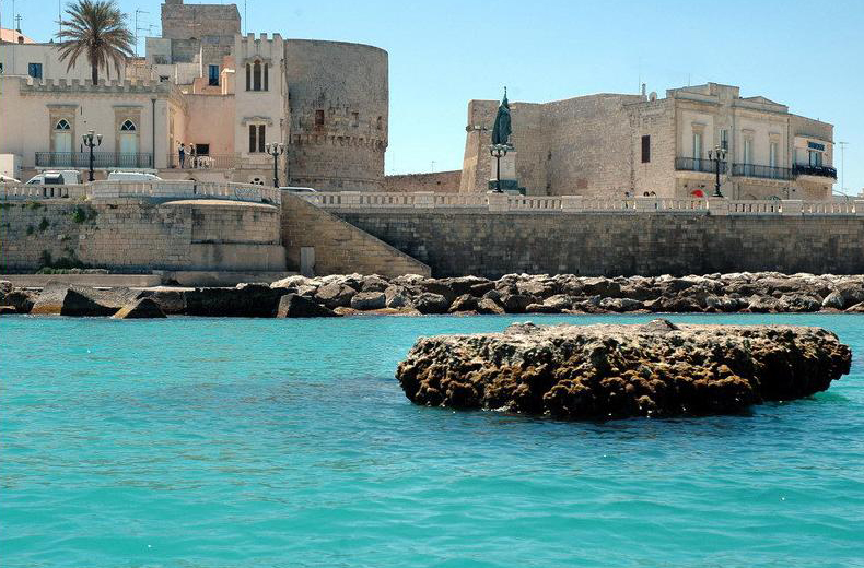 Otranto, donna annega alla presenza di tantissimi bagnanti impietriti e shoccati