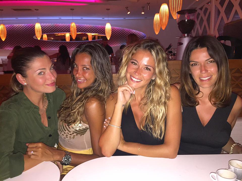 Diletta Leotta posta una foto da Mykonos con tre stupende amiche, i fan apprezzano