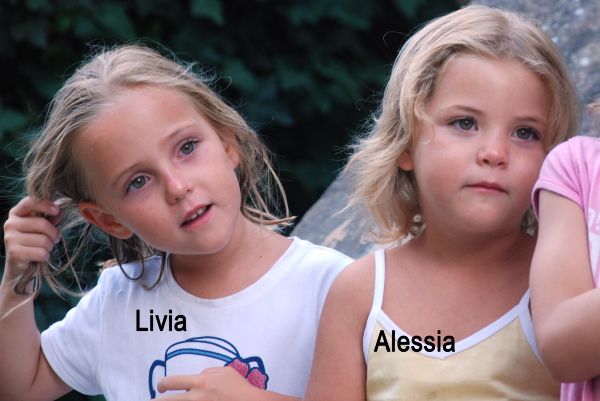 Gemelline svizzere scomparse: ultime notizie su Alessia e Livia Schepp, possibile pista Sarda