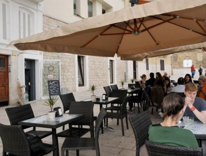 A Bari riapre Caffè sotto il mare locale storico sulla muraglia