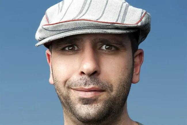 Sole-a-Catinelle-l-ultimo-film-di-Checco-Zalone-oggi-debutta-al-cinema-con-la-colonna-sonora-realizzata-in-Puglia