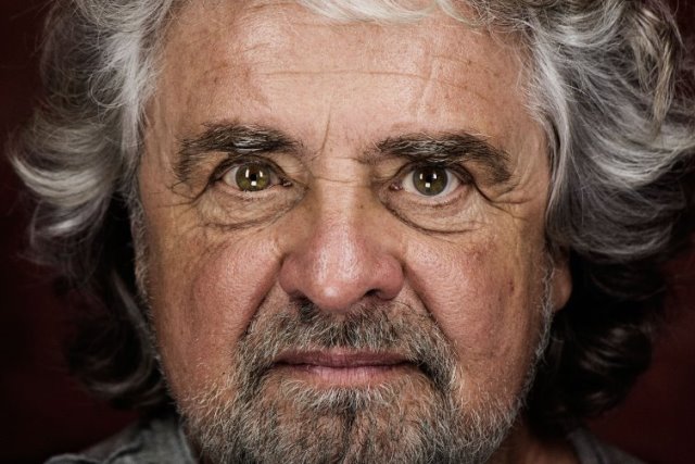 Beppe Grillo oggi a Novara “Vinciamonoi” tour diretta streaming: comizio su “la cosa YouTube”