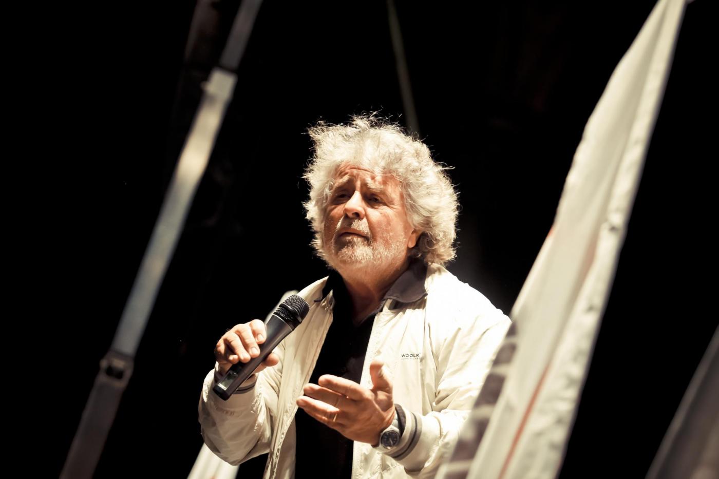 Beppe Grillo oggi a Verona “Vinciamonoi” tour diretta streaming: comizio su “la cosa YouTube”