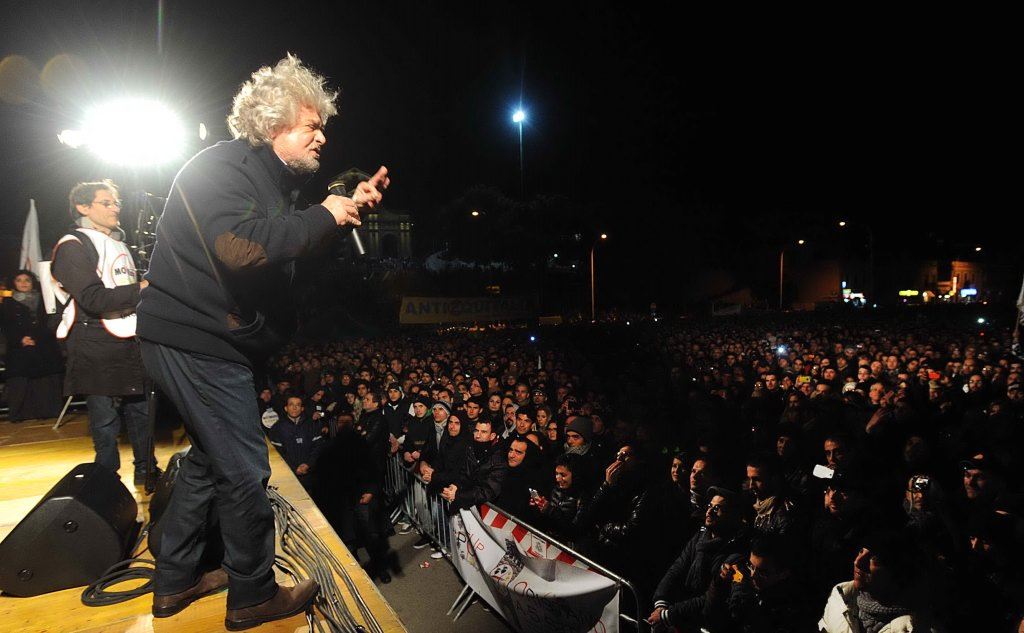 Beppe Grillo oggi a Pescara “Vinciamonoi” tour diretta streaming: comizio su “la cosa YouTube”