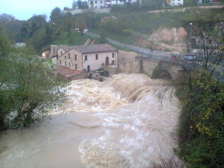 Alluvione Marche oggi: aggiornamenti in tempo reale situazione Senigallia
