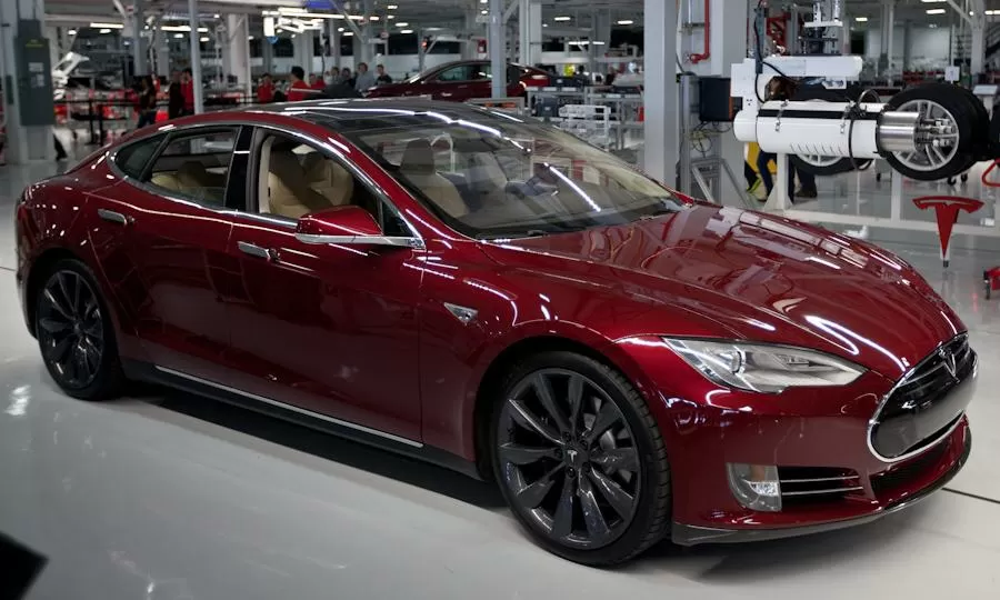 Elon-Musk-prende-in-giro-Apple-assume-licenziati-di-Tesla