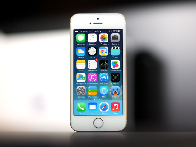 Apple-per-sicurezza-sostituisce-caricabatterie-dei-modelli-iPhone-3Gs-4-e-4s