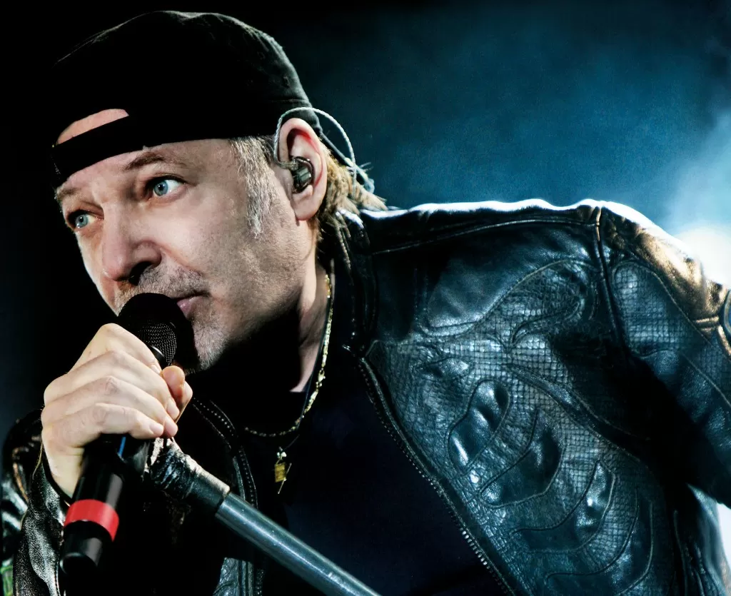 Vasco-Rossi-concerto-a-Napoli-con-una-dedica-a-Pino-Daniele