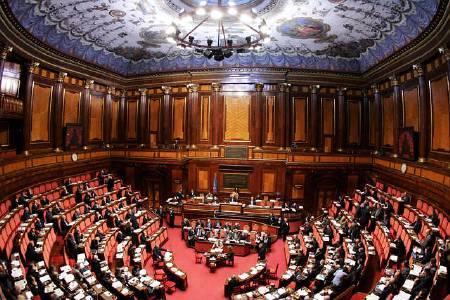 Finanziamento-pubblico-partiti-si-del-Senato-proteste-Sel-e-M5S