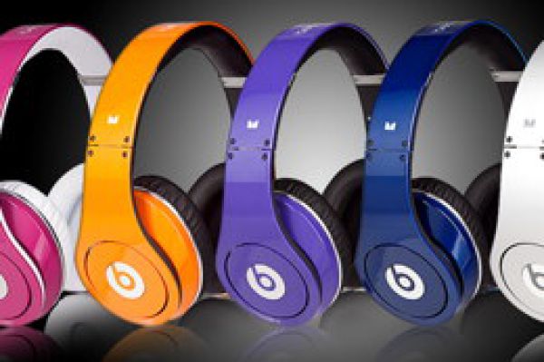 Scontro tra Bose e Beats di Apple per violazione brevetti cuffie suono pulito