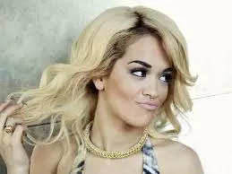 Rita-Ora-look-da-capogiro-per-la-nota-cantante-e-attrice-di-origini-albanesi