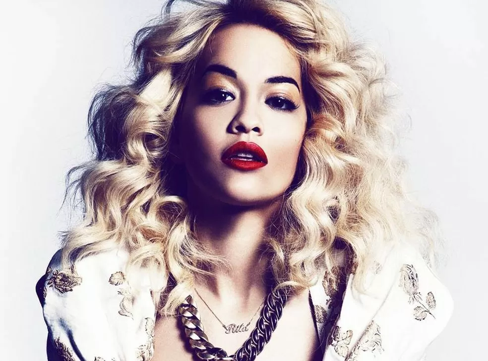 Rita-Ora-fa-impazzire-i-suoi-fan-e-non-solo-con-un-look-mozzafiato