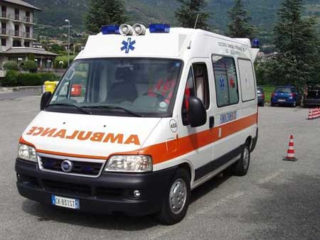 Roma nelle prime ore dell’alba morti due giovani per scontro con bus