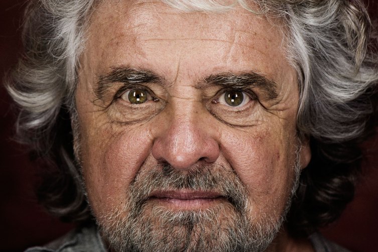 Beppe-Grillo-dal-blog-sferra-l-attacco-fuori-dall-euro- si-ritorni-alla-Lira