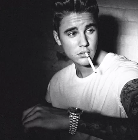 Justin-Bieber-nudo-sui-social-sfottò-di-Miley-Cyrus