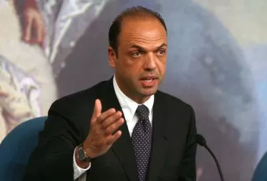 Bari-emergenza-criminalità-Alfano-da-domani-50-militari-presidieranno-gli-obbiettivi-sensibili