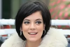 Incidente-sul-palco-per-Lily-Allen-che-ha-allietato-il-pubblico-maschile
