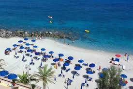 Esodo-di-agosto-pochi-italiani-niente-vacanza-per-italiani-il-50%-resta-a-casa