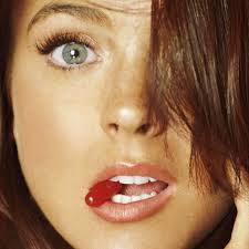 Lindsay-Lohan-a-Mykonos-fa-parlare-di-se-per-un-bikini-sbarazzino