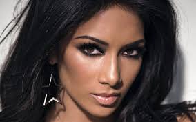 Nicole-Scherzinger-da-urlo-ecco-cosa-le-è-successo-per-strada-per-colpa-del-vento