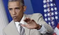 Obama-indossa-un-abito-beige-e-il-web-si-scatena-con-le-critiche-e-le-battute-ironiche
