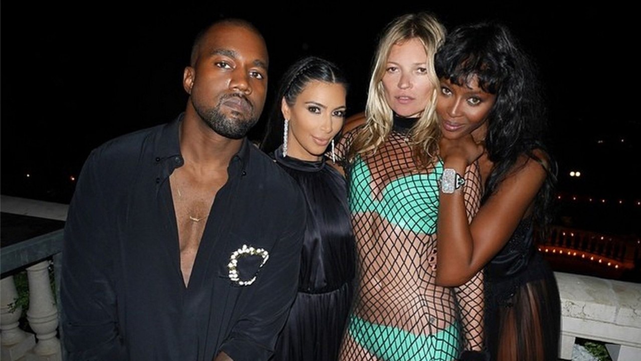 A Ibiza Kate Moss fa girare la testa con il suo look da urlo