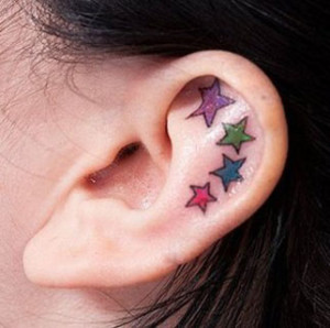 Allarme-per-chi-ha-tatuaggi-colorati-sulla-pelle-il-sole-è-nemico