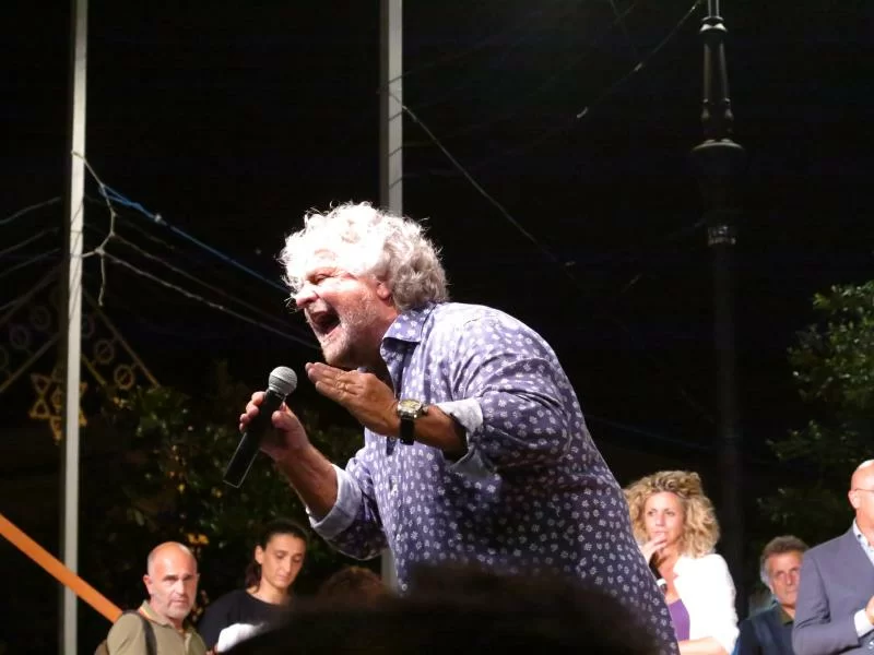 Beppe-Grillo-contro-Renzi-subito-elezioni-e-no-Tap-in-Puglia